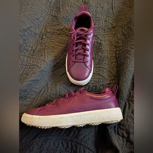 Women’s Nike sneakers